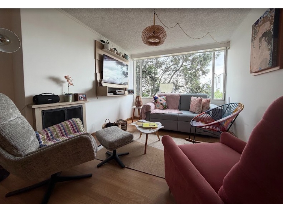 Venta Apto Alambra 72m 4to piso Ascensor 2 Alcobas 3 Baños Chimenea