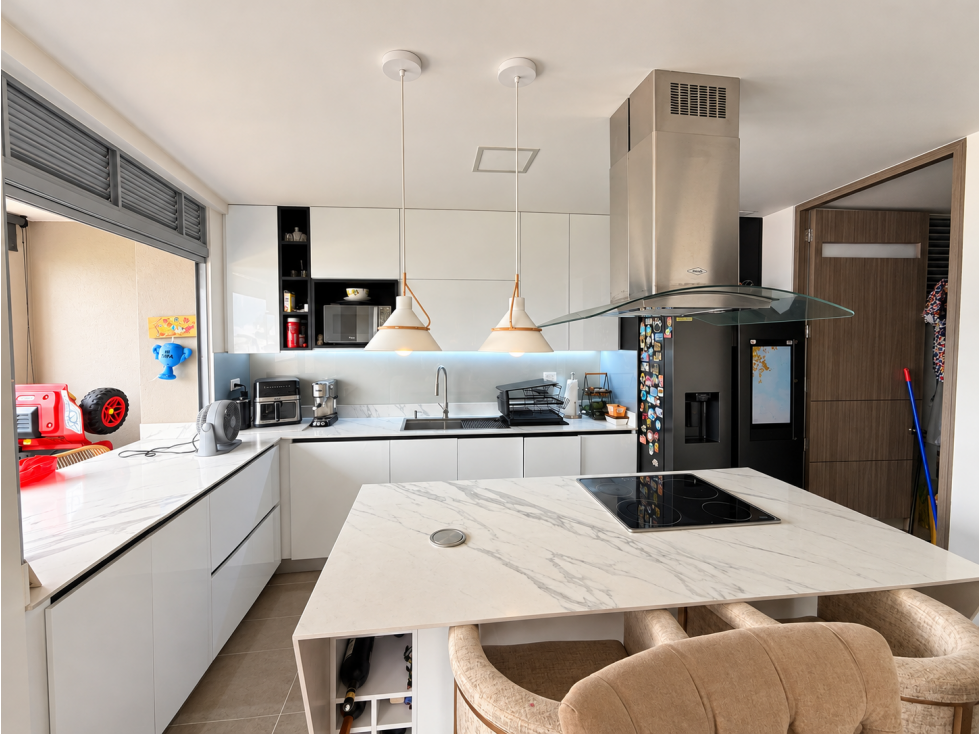 VENTA ESPECTACULAR CASA AMPLIA E ILUMINADA EN ENVIGADO, LA INMACULADA — foto 3