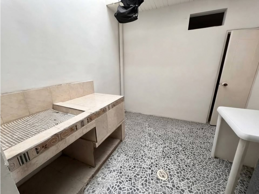 SE VENDE CASA EN CARTAGO CON LOCAL COMERCIAL Y 3 APARTAMENTOS — foto 4