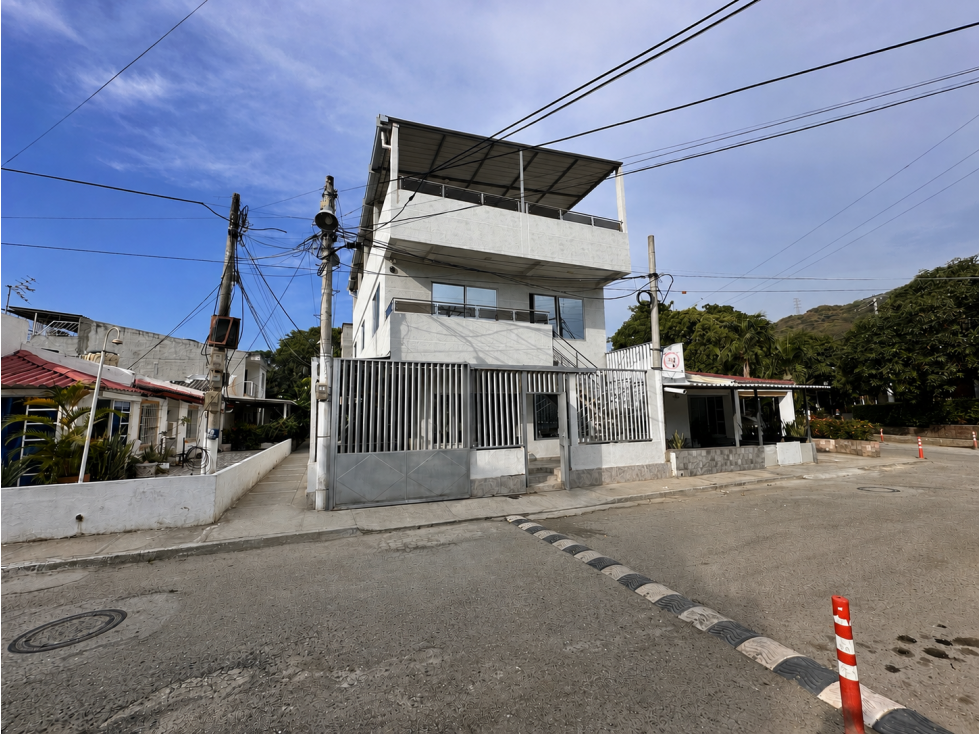 VENTA CASA EN VILLA TOLEDO BIFAMILIAR TRES NIVELES SANTA MARTA JA