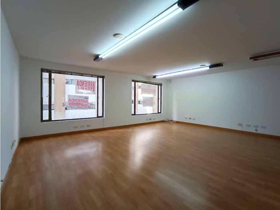 VENTA DE OFICINA EN EL LAGO — foto 2