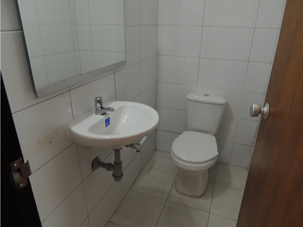 VENDO LOCAL COMERCIAL CHAPINERO Ed. seguros Bolívar — foto 4
