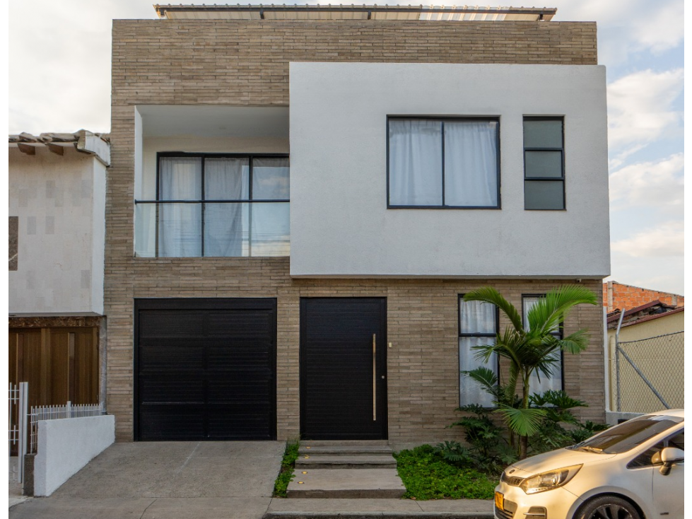 Imponente Casa de Tres Pisos en Venta en Cartago — foto 2