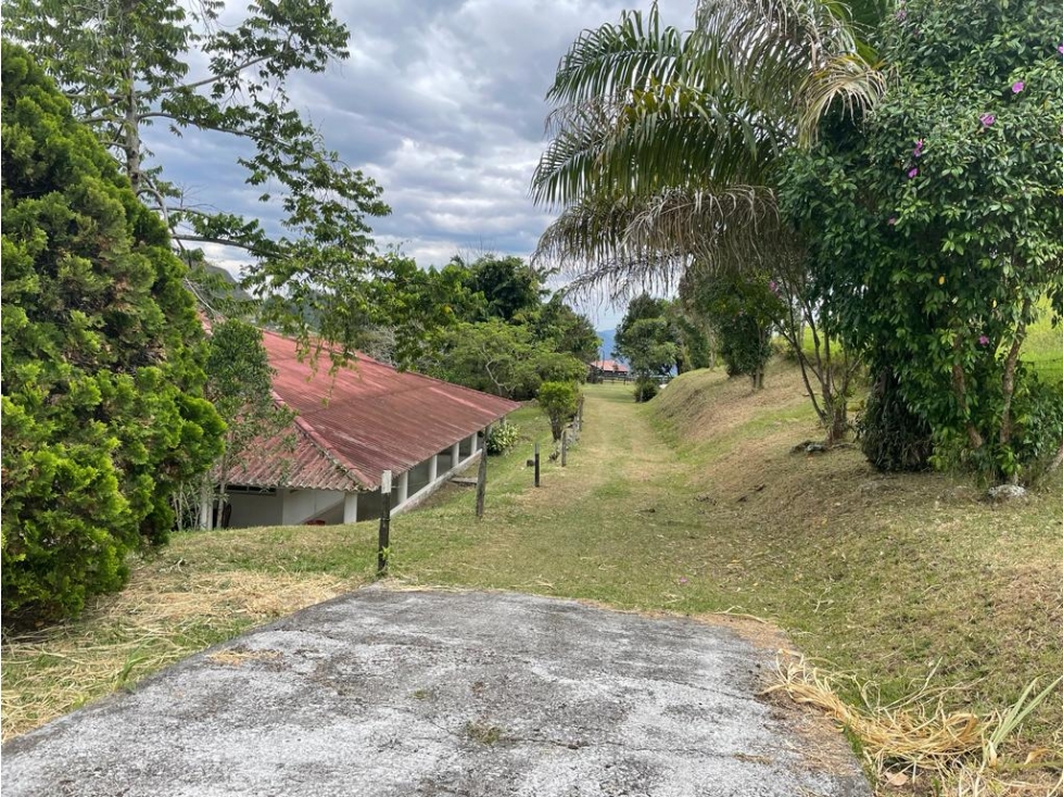 SE VENDE CASA LOTE EN LA VEGA - 5