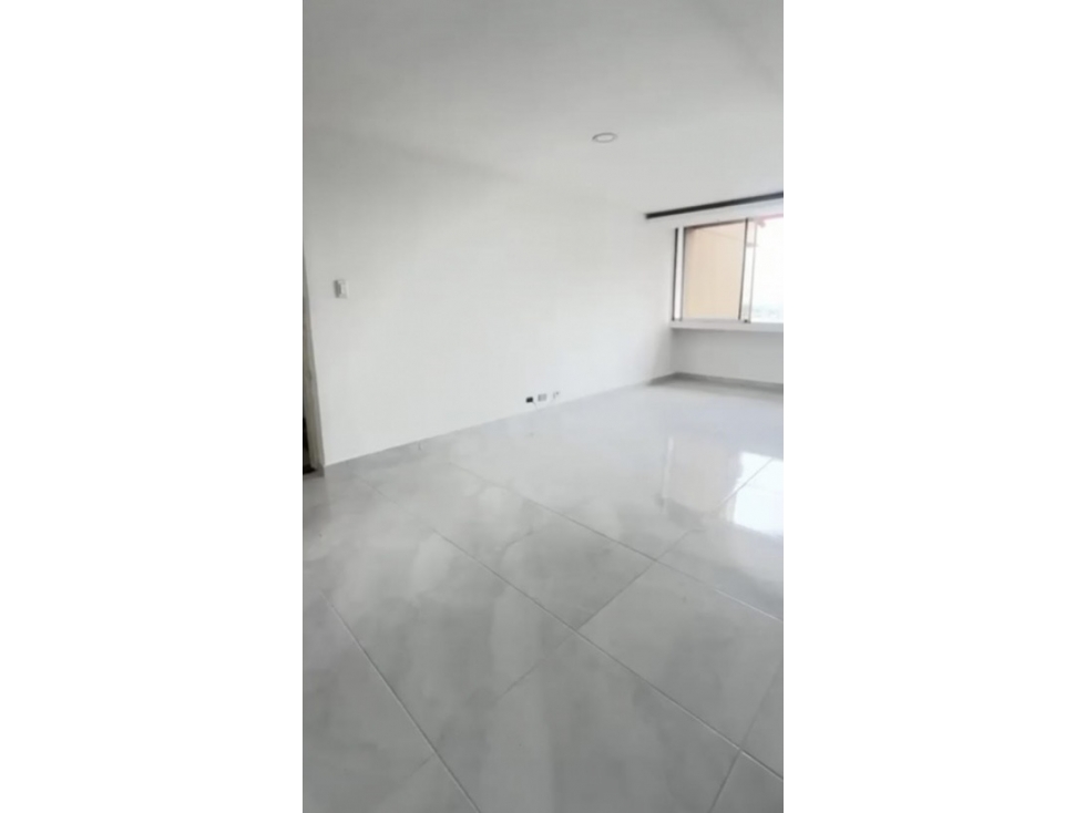 VENTA APARTAMENTO DE 110MTS SOBRE LA AV. CIRCUNVALAR PEREIRA - 5