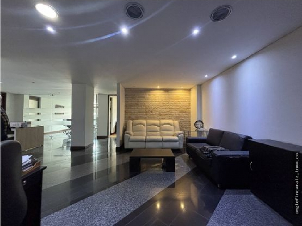 Oficina Corporativa en Venta o Arriendo Chicó Norte UK