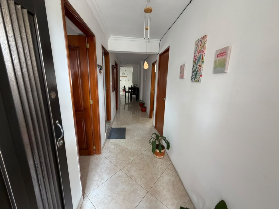 VENTA APARTAMENTO AMPLIO E ILUMINADO EN LAURELES CERCA A UPB — foto 2