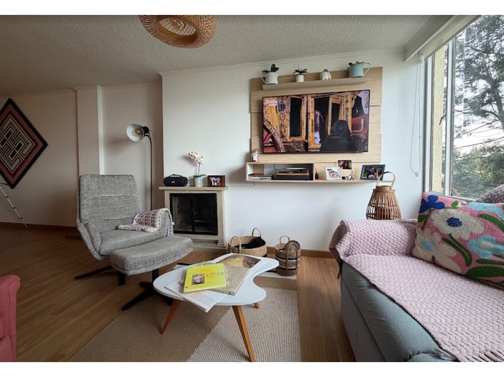Venta Apto Alambra 72m 4to piso Ascensor 2 Alcobas 3 Baños Chimenea — foto 2