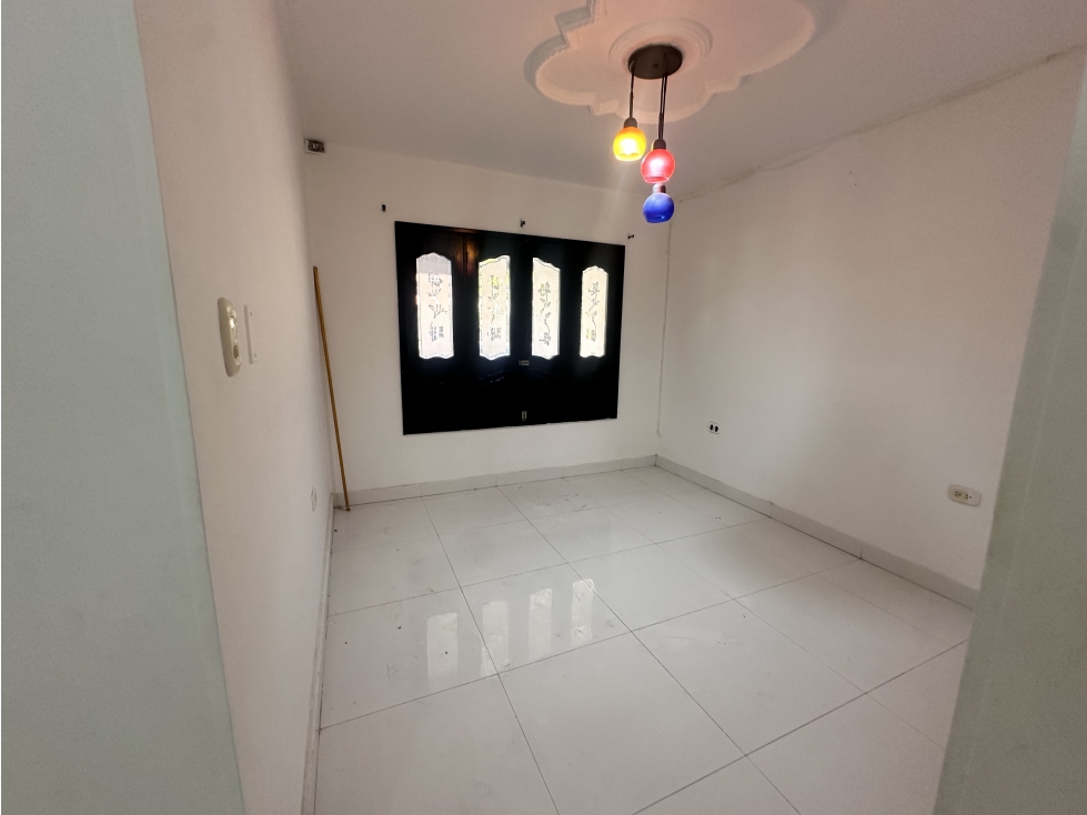 VENTA CASA AMPLIA DOS NIVELES CERCA AVENIDA LIBERTADOR JA — foto 6