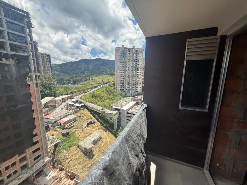 Venta de Apartamento en Sabaneta (Obra Gris / Piso Alto) — foto 6