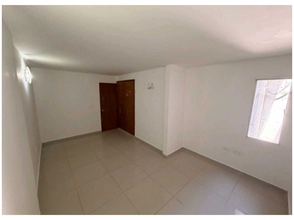 VENTA CASA TRES PISOS EN CONJUNTO CERRADO SECTOR BAVARIA - L.C. — foto 4