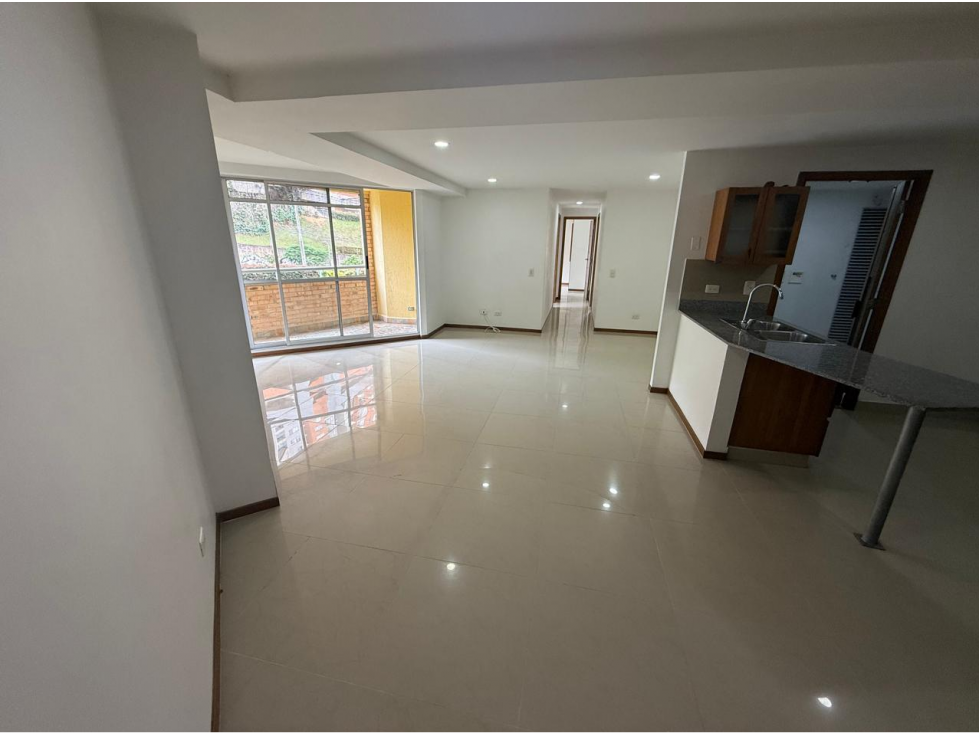 Venta de Apartamento en Sabaneta, Las Lomitas - 2