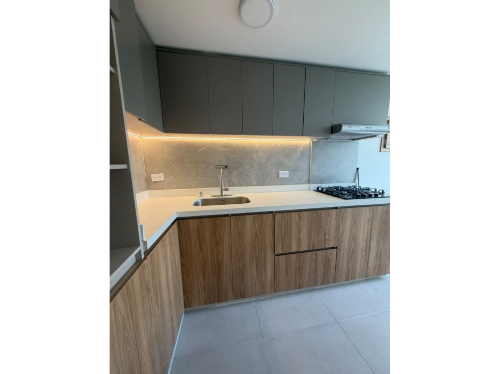 VENTA APARTAMENTO RECIEN REMODELADO AVDA 30 DE AGOSTO