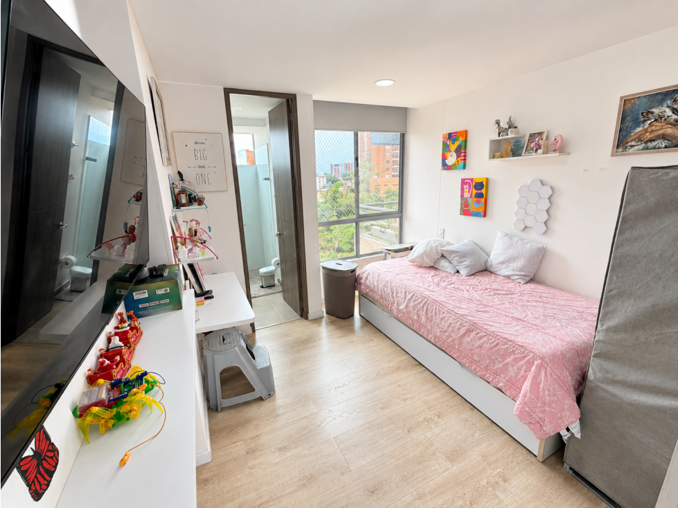 VENTA ESPECTACULAR CASA AMPLIA E ILUMINADA EN ENVIGADO, LA INMACULADA — foto 6