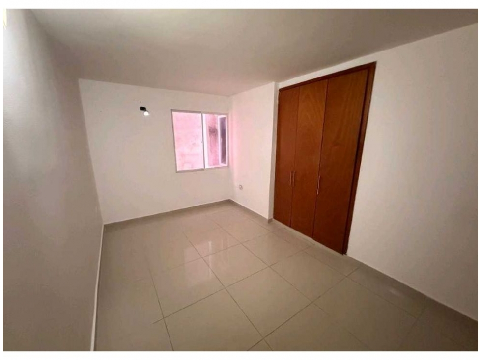 VENTA CASA TRES PISOS EN CONJUNTO CERRADO SECTOR BAVARIA - L.C. — foto 6