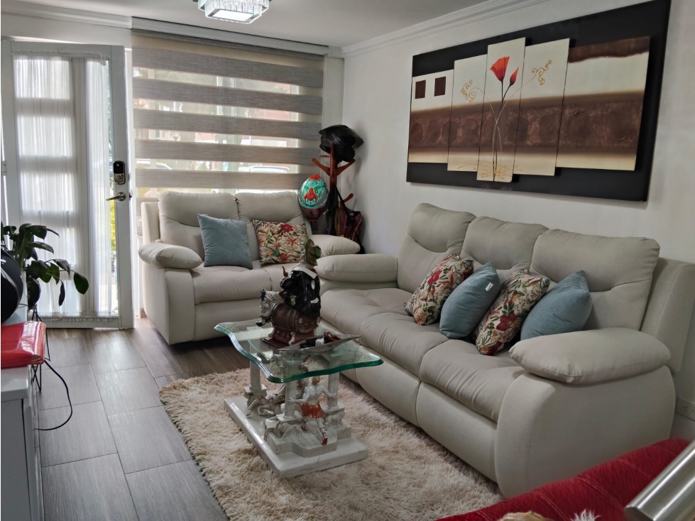 En venta casa remodelada en Torremolinos, Puente Aranda, Bogota — foto 2
