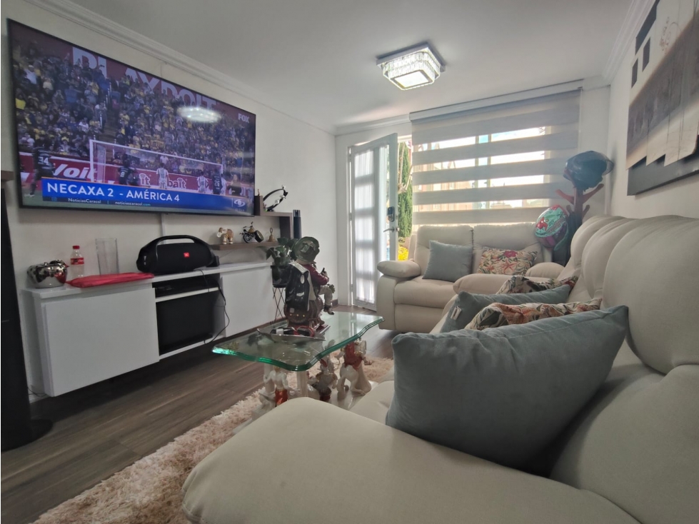 En venta casa remodelada en Torremolinos, Puente Aranda, Bogota — foto 3