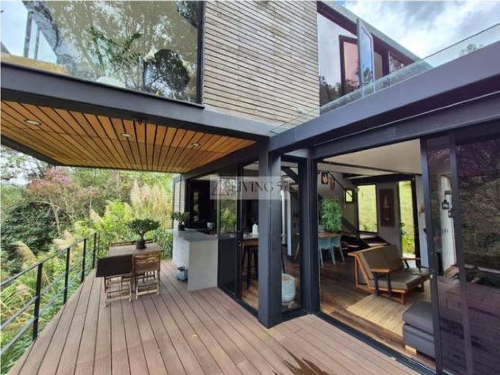 Venta de Hermosa Casa en Alto del Escobero Unidad Cerrada