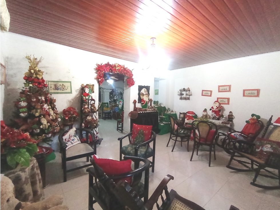 VENTA CASA POR EL PARQUE DE LOS NOVIOS CENTRO HISTÓRICO STA MTA J.V