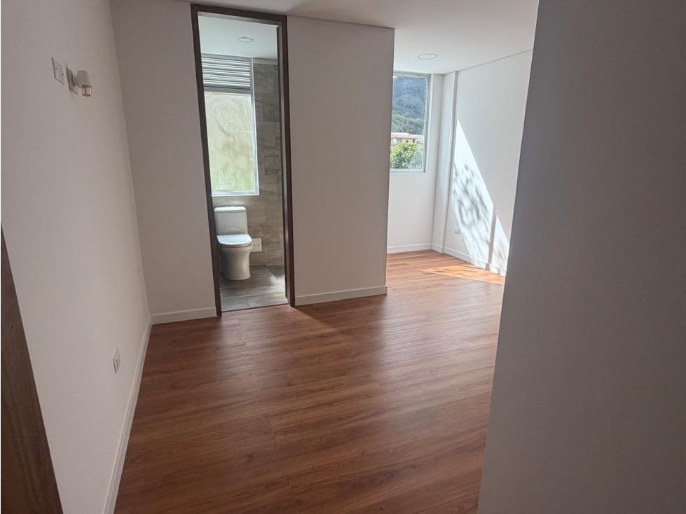 CASA EN VENTA EN WEST TWON, COTA - 4