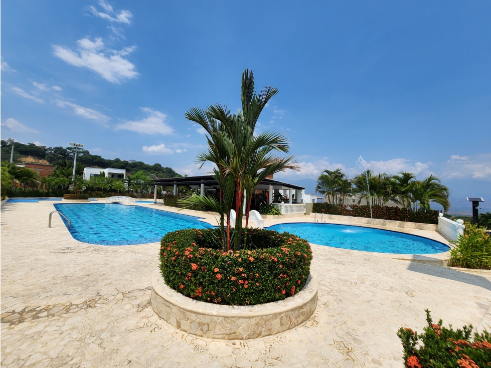 VENTA DE HERMOSA CABAÑA AMOBLADA Y CON PISCINA EN SOPETRAN, EN UNIDAD