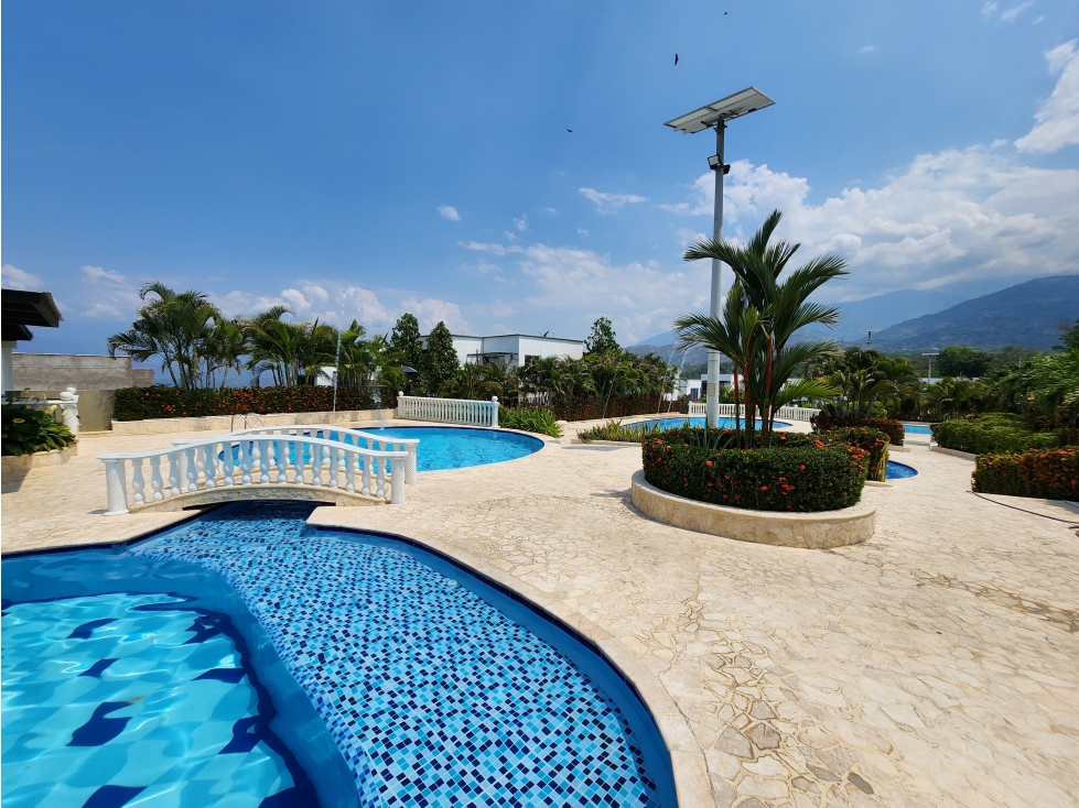 VENTA DE HERMOSA CABAÑA AMOBLADA Y CON PISCINA EN SOPETRAN, EN UNIDAD — foto 2