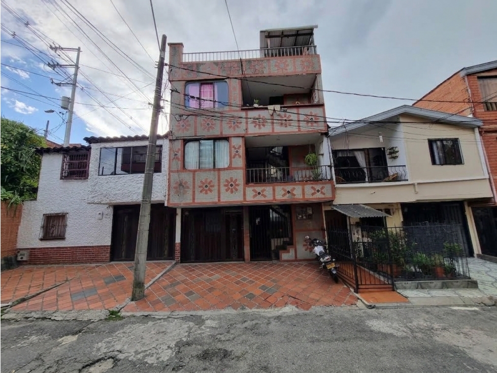 Casa primer piso, en venta en Guayabal