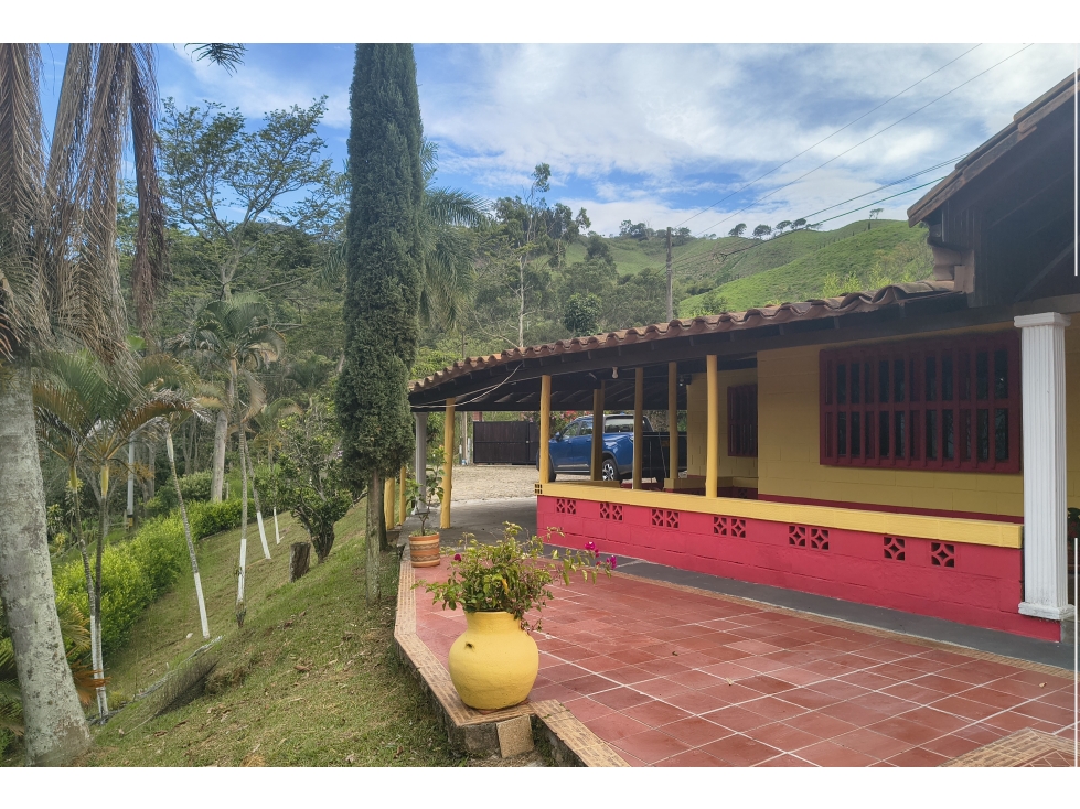 Finca de Recreo con Piscina, Jacuzzi y Amplias Zonas Verdes — foto 4