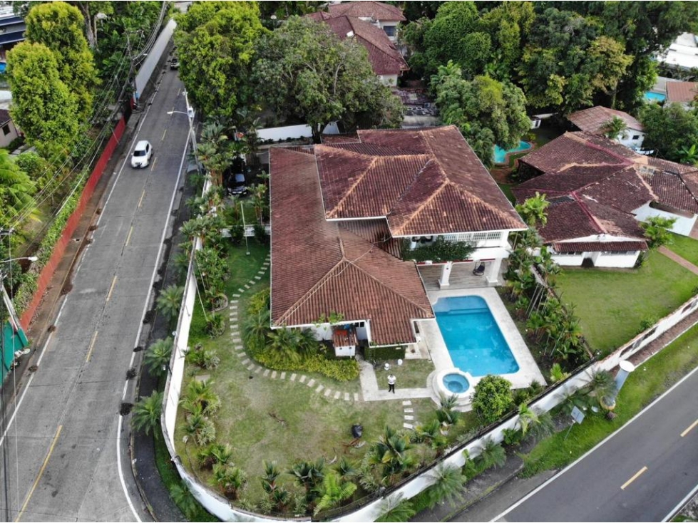 Se Alquila Casa con Piscina en Altos del Golf Amoblada — foto 3