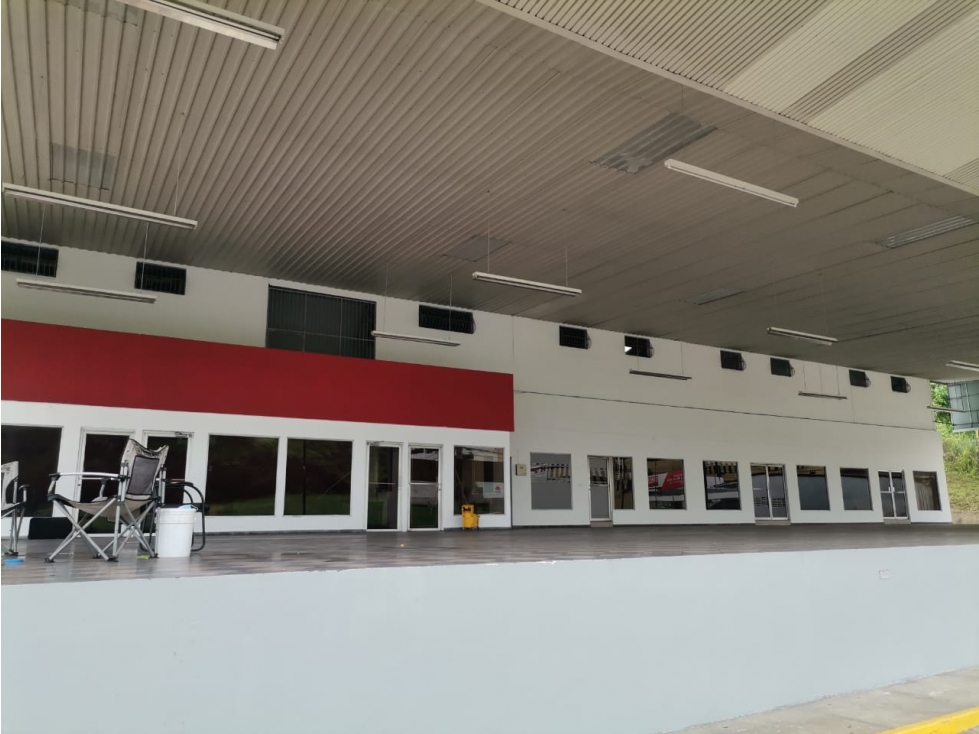 Se alquila local comercial, Vía Cincuentenario — foto 3