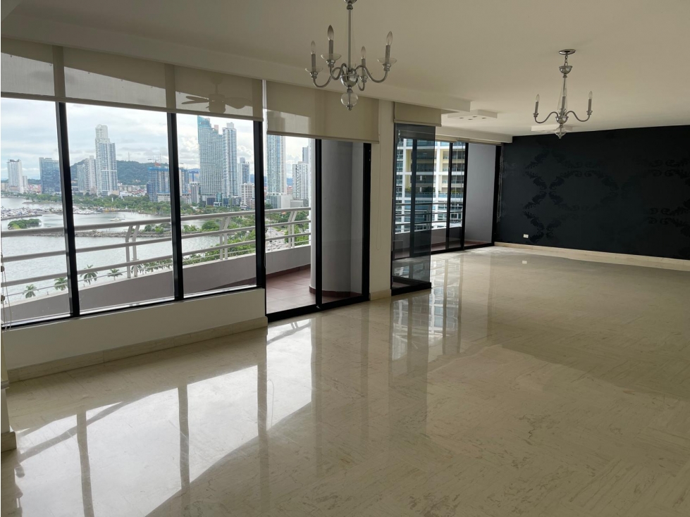 Venta de Apartamento en PH Los Delfines, Avenida Balboa