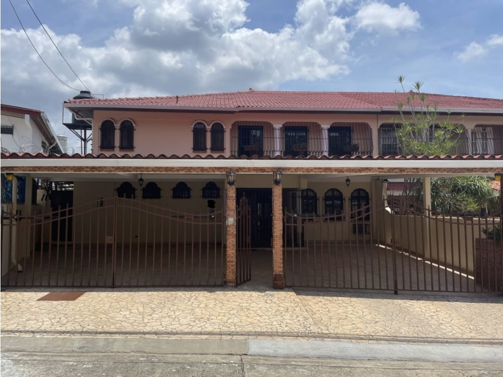 Venta de Casa en La Alameda - 1