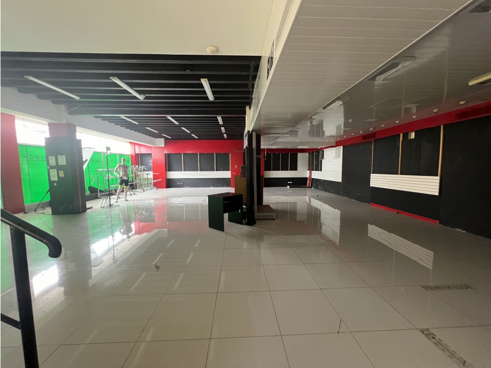 Venta de edificio con bodega en Costa del Este - 3