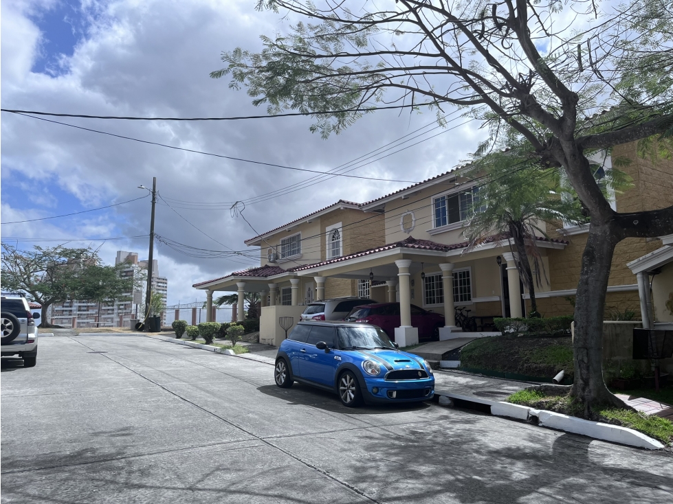 Venta de casa en Villa Lucre, Ph Altos de San Rafael