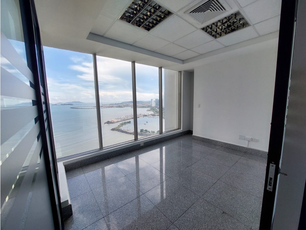 Se Alquila Oficina torre Bicsa Esquina Av.Balboa