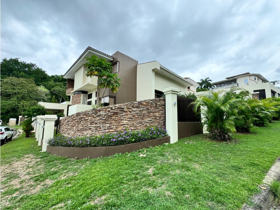 Alquiler de Casa Amoblada en Clayton