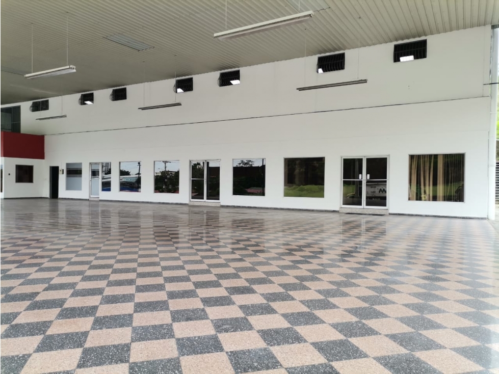 Se alquila local comercial, Vía Cincuentenario — foto 5