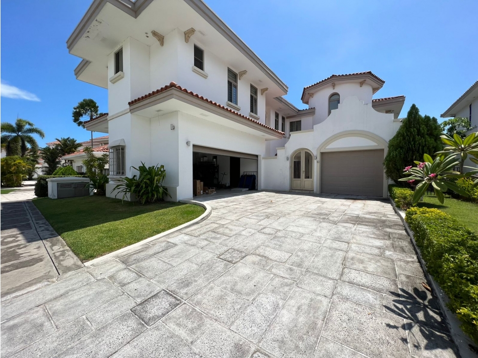 Venta de casa en Santa María, Fairway Estates