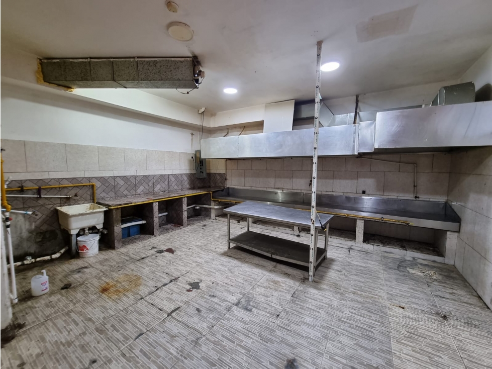 ALQUILER LOCAL COMERCIAL, VIA ESPAÑA — foto 4