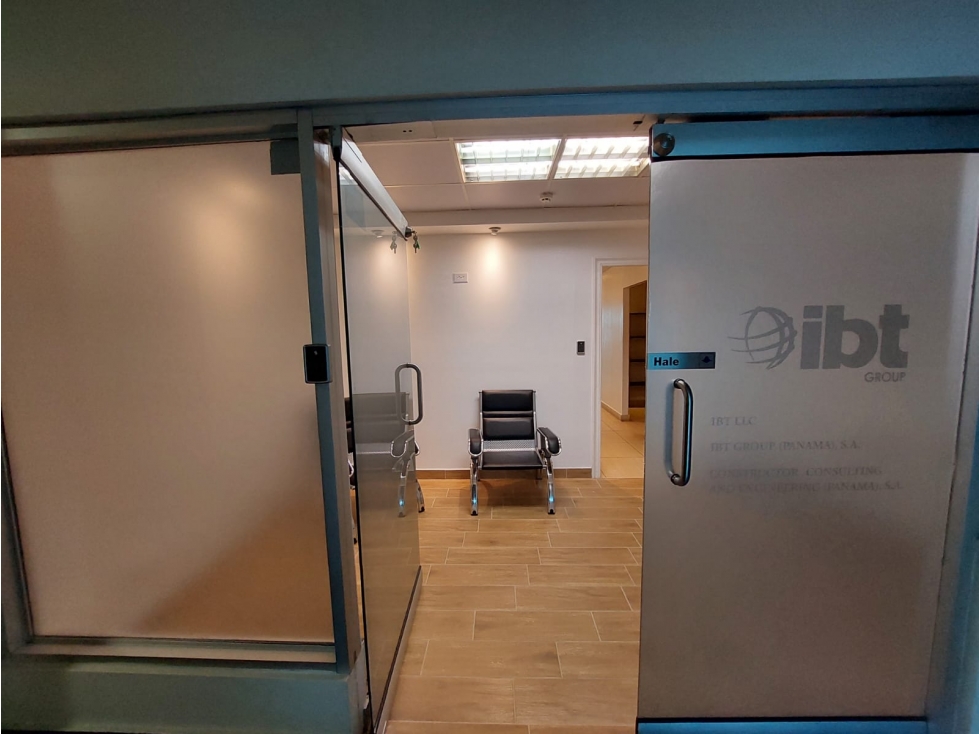 Se Alquila Oficina en Marbella, Torre Banesco Amoblada