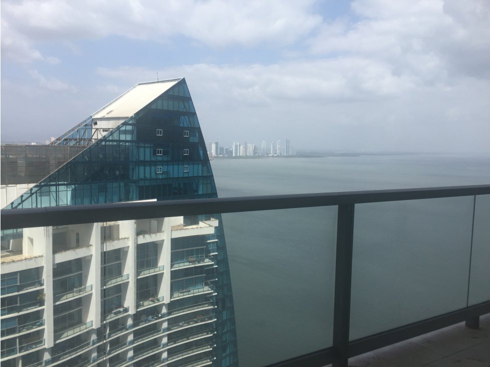 VENTA PH THE OCEAN CLUB