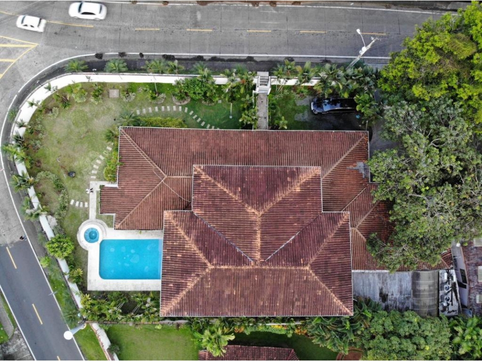 Se Alquila Casa con Piscina en Altos del Golf Amoblada — foto 2