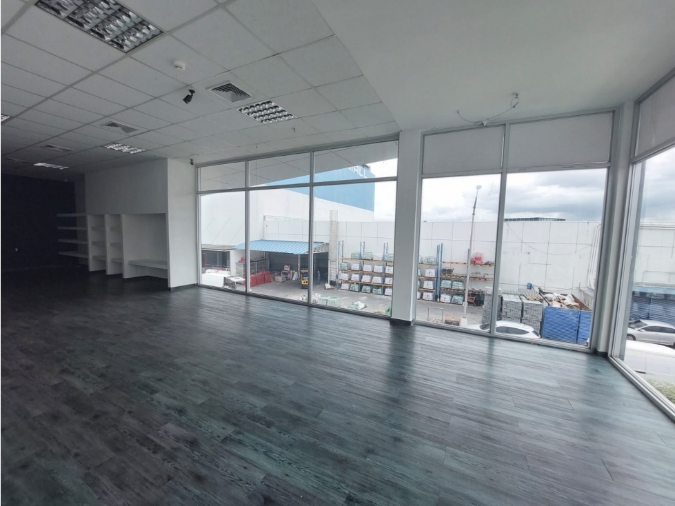 Se Alquila Local Comercial en Costa del este, Star Plaza