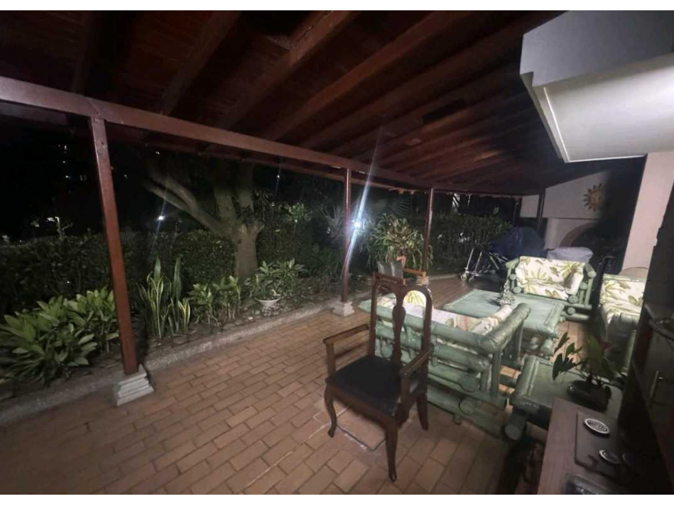 Casa familiar 230m² con jardín privado | El Poblado, Medellín