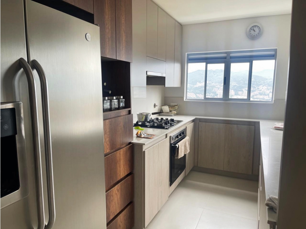 Apartamento en Envigado | 130m² - Piso 18, Diseño contemporáneo — foto 3