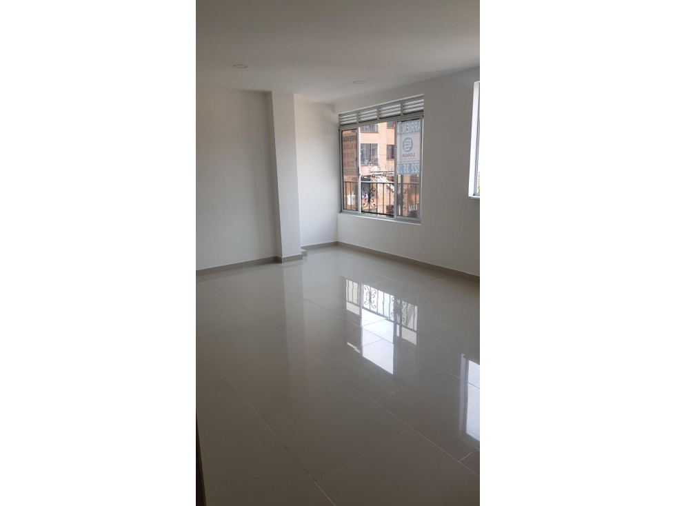Venta Apto Cuarto Piso Itagui Central — foto 2