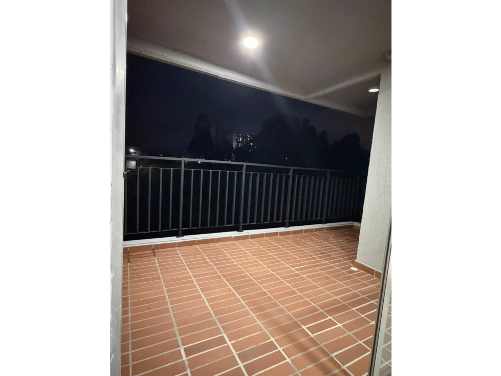 Apto 71 m² en Sector Tranquilo con Piscina y Cine — foto 2