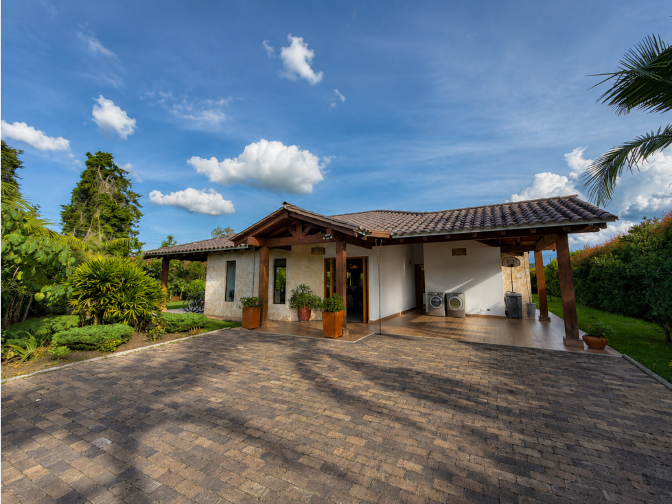 Venta de casa campestre en Llano Grande