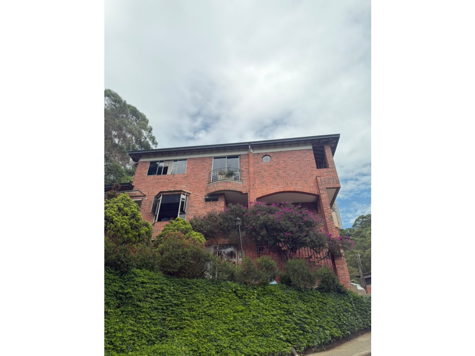 VENTA ESPECTACULAR CASA EN ALTOS DEL POBLADO — foto 2