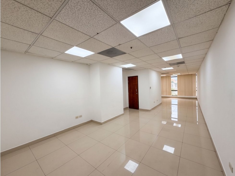WORD TRADE CENTER OFIC. ALQUILER CON PARQUEO Y GENERADOR ELECTRICO - 1